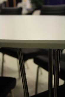 Konferensbord ellips vitt/krom